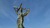 59 - ZsuGa - 2018, Niké szobra az András-kereszttel az Apatini kikötő felett